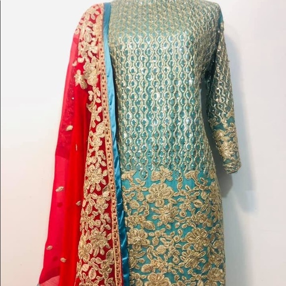 Dress - Picture 3 of 5